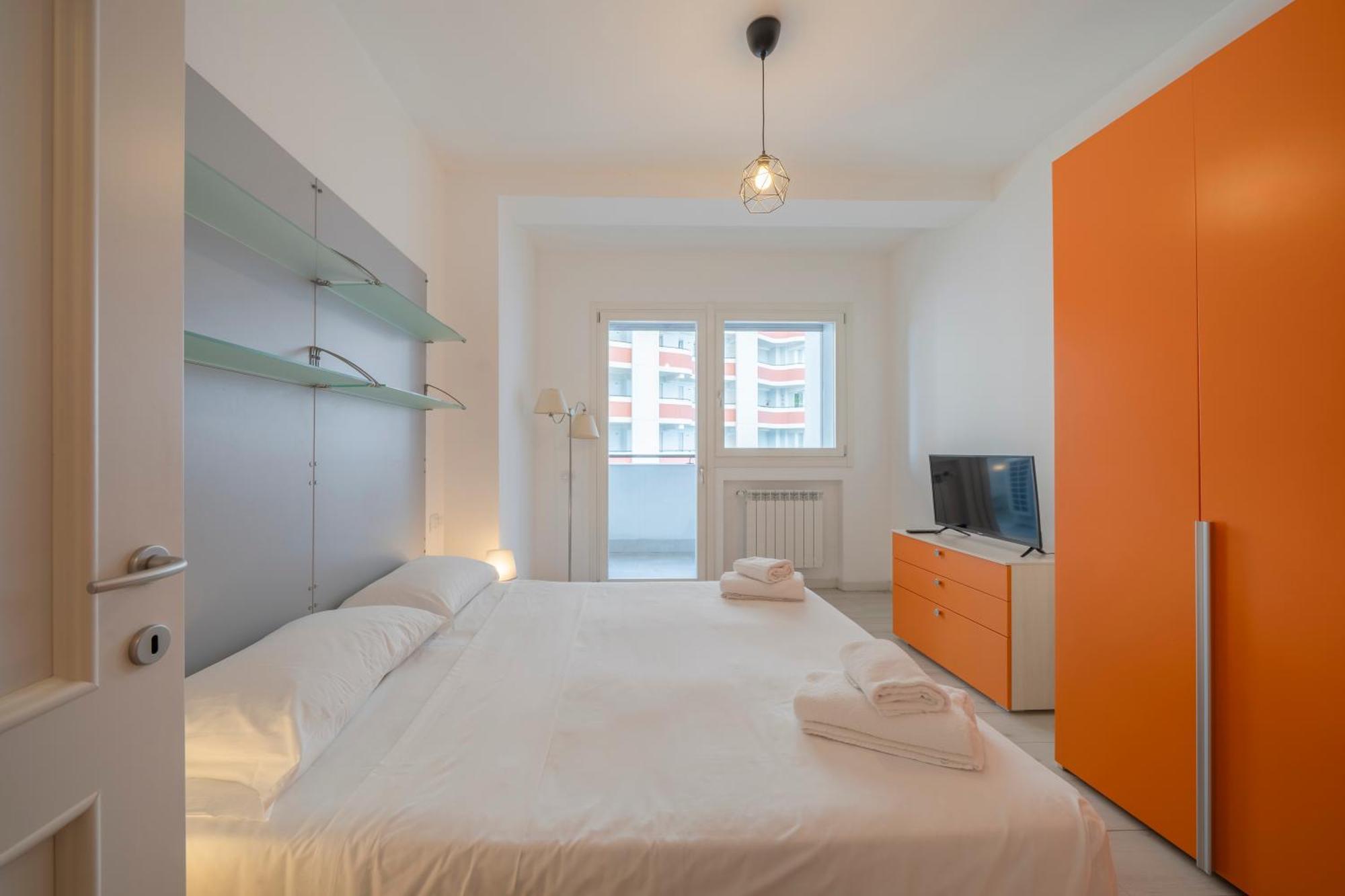 Orange - Bhome Apartment Milan