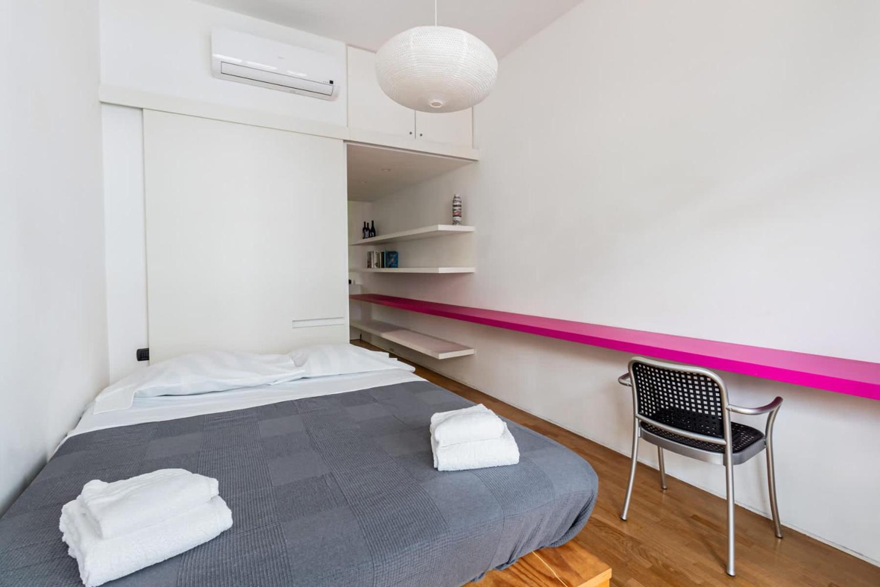 Apartment Homeby, Stylish With Balcony Milan