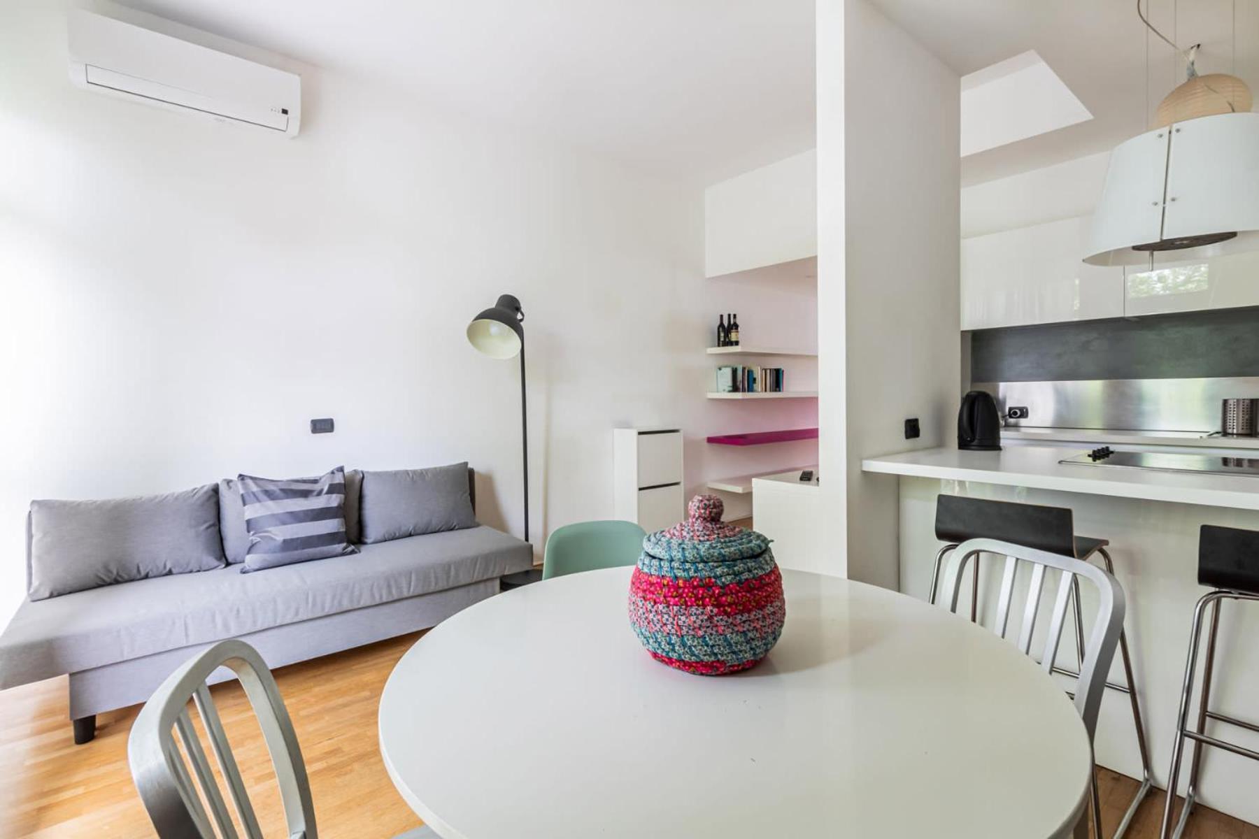 Homeby, Stylish With Balcony Apartment