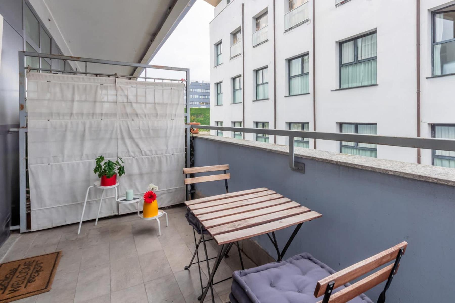 Homeby, Stylish With Balcony Apartment *
