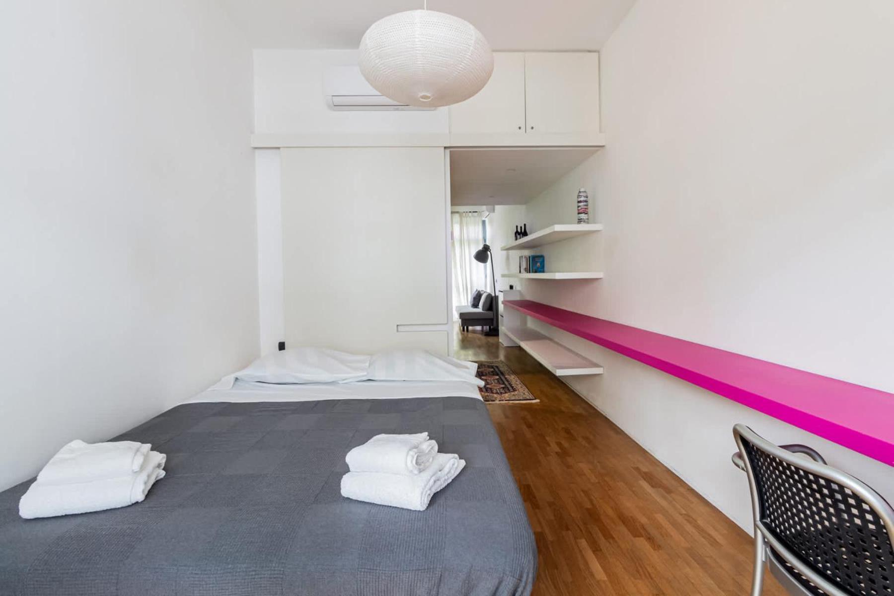 Apartment Homeby, Stylish With Balcony Milan