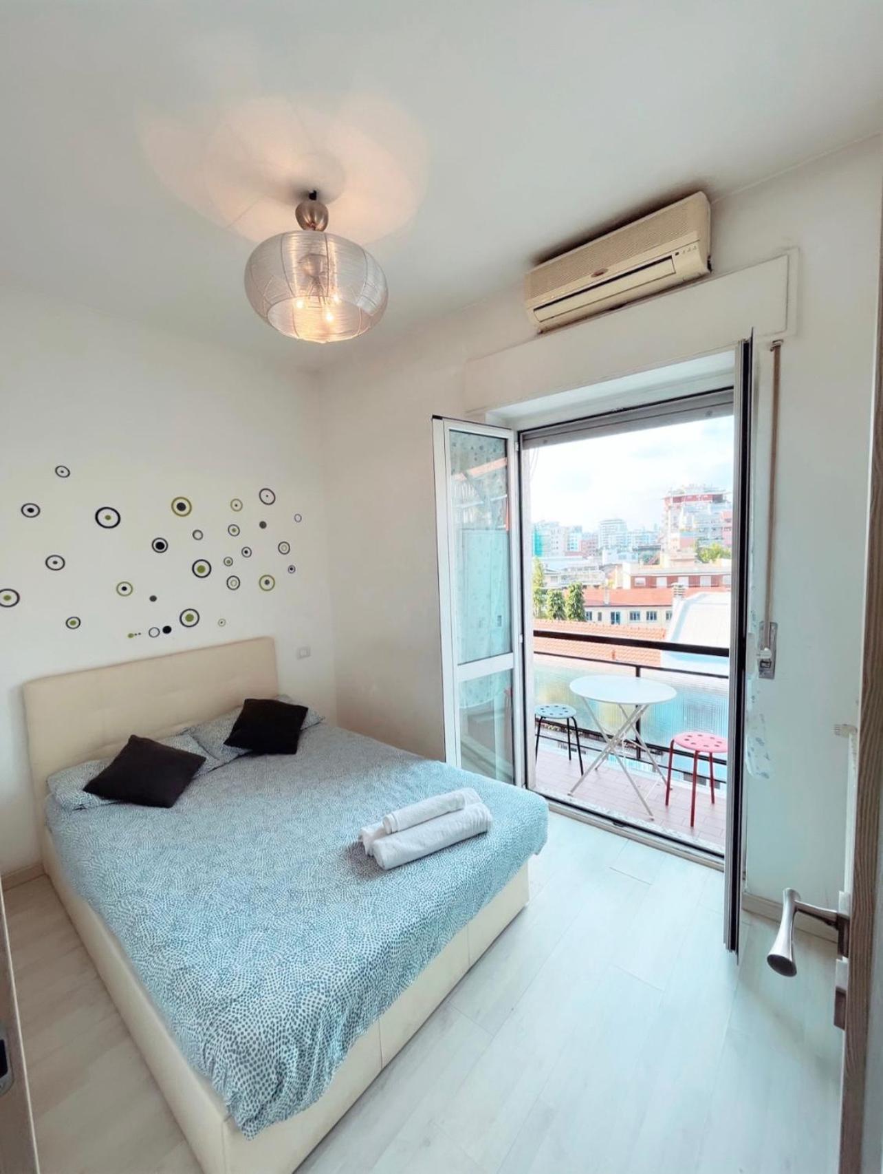 Apartment Very Nice Flats With Balcony And Close To The Metro