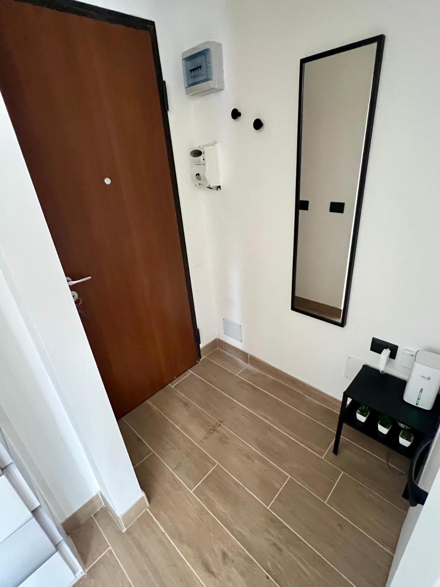 Moderno Ed Elegante Loft Con Balcone Apartamento Milão