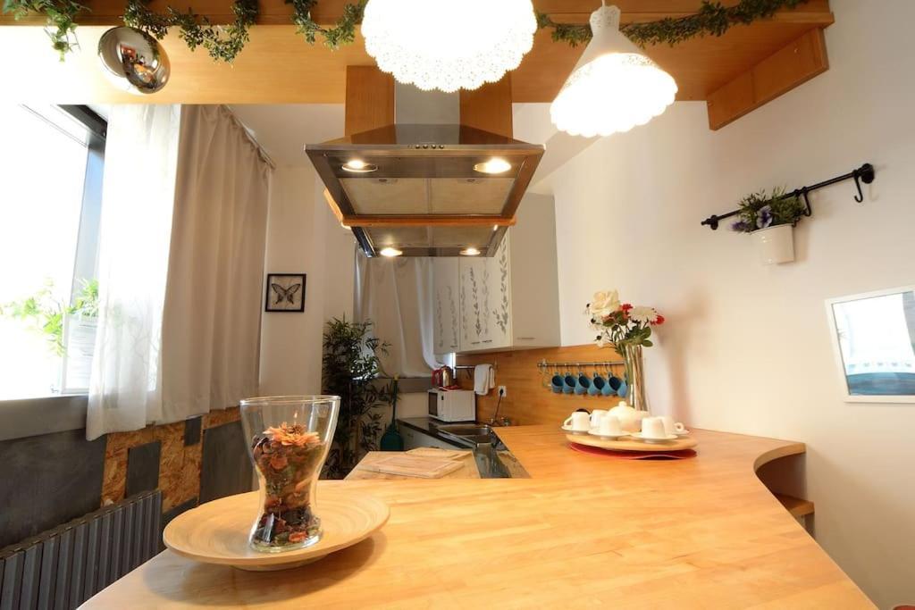 Argento, Bright Flat In The Center, 7 Guests, Parking & Wifi, Near To 3 Tram Lines And The Metro - Well Connected To Airports And To The Train Station