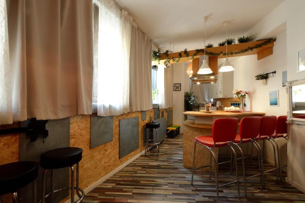 Argento, Bright Flat In The Center, 7 Guests, Parking & Wifi, Near To 3 Tram Lines And The Metro - Well Connected To Airports And To The Train Station Milan