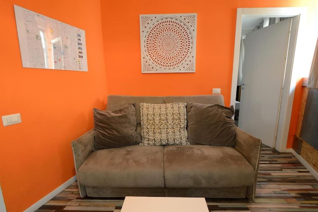 Argento, Bright Flat In The Center, 7 Guests, Parking & Wifi, Near To 3 Tram Lines And The Metro - Well Connected To Airports And To The Train Station Apartment