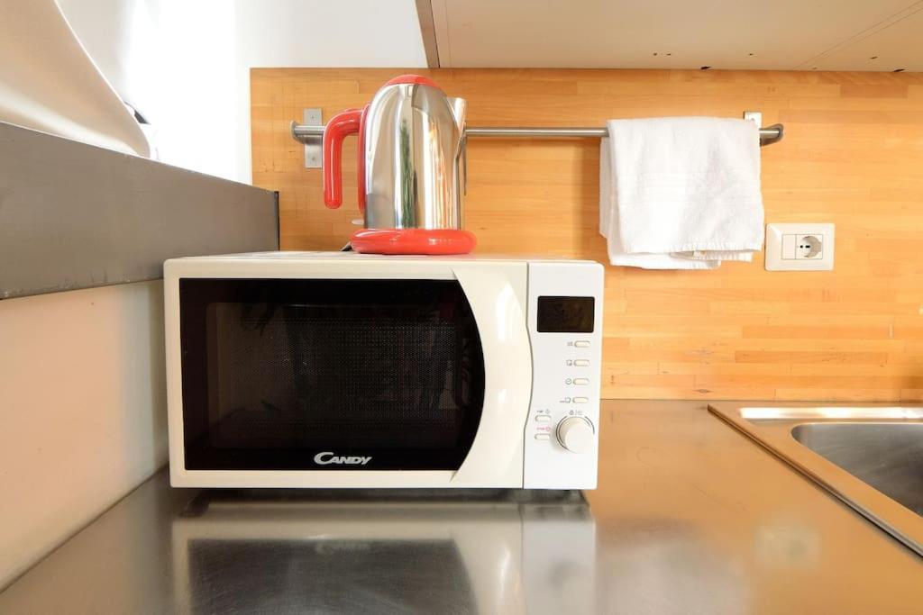 Argento, Bright Flat In The Center, 7 Guests, Parking & Wifi, Near To 3 Tram Lines And The Metro - Well Connected To Airports And To The Train Station