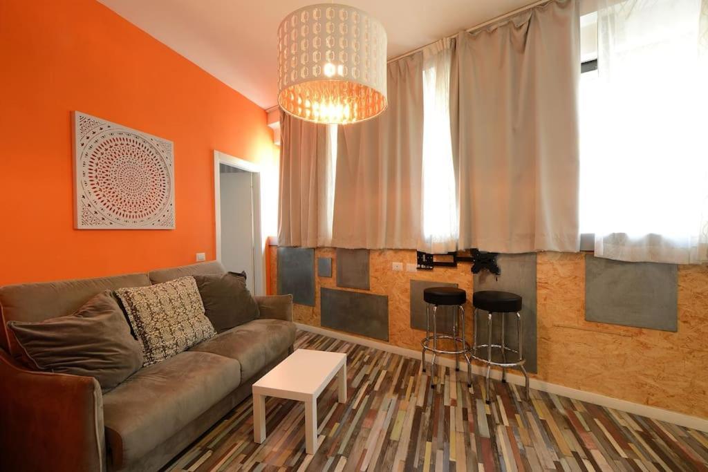 Apartment Argento, Bright Flat In The Center, 7 Guests, Parking & Wifi, Near To 3 Tram Lines And The Metro - Well Connected To Airports And To The Train Station *