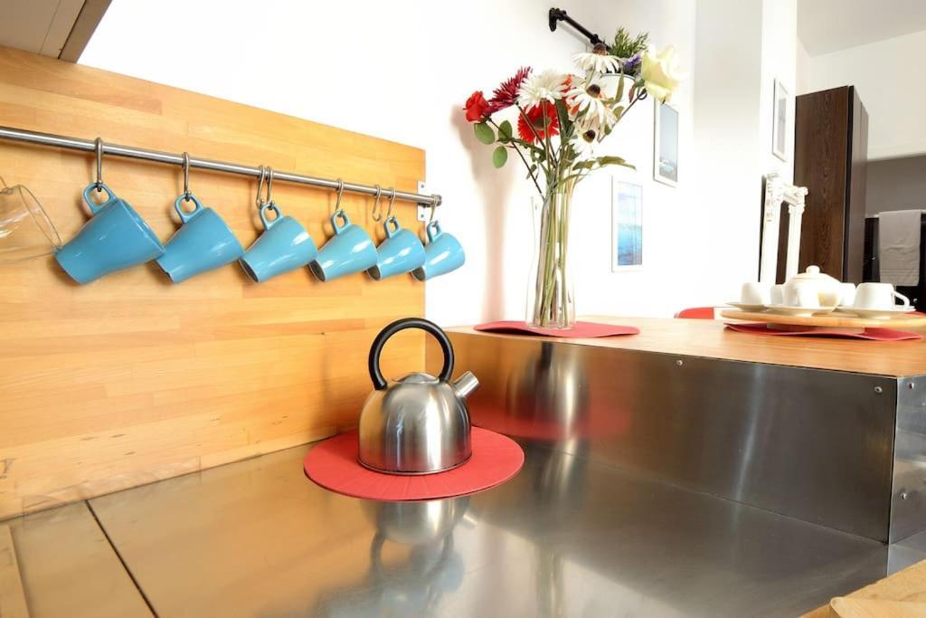 Apartment Argento, Bright Flat In The Center, 7 Guests, Parking & Wifi, Near To 3 Tram Lines And The Metro - Well Connected To Airports And To The Train Station Milan