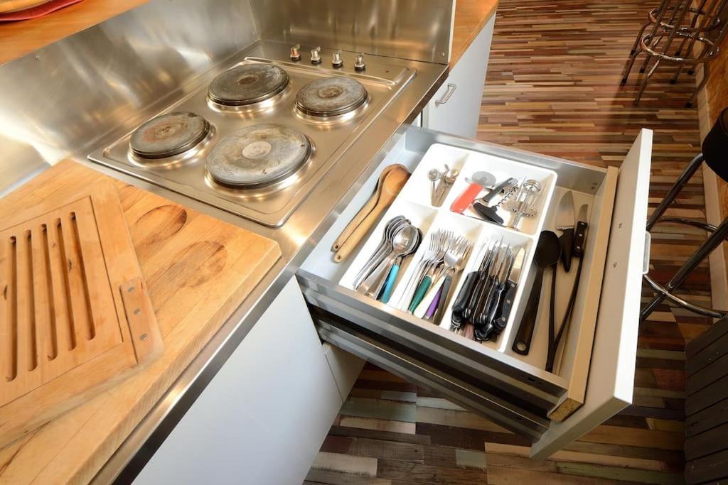 Apartment Argento, Bright Flat In The Center, 7 Guests, Parking & Wifi, Near To 3 Tram Lines And The Metro - Well Connected To Airports And To The Train Station Milan