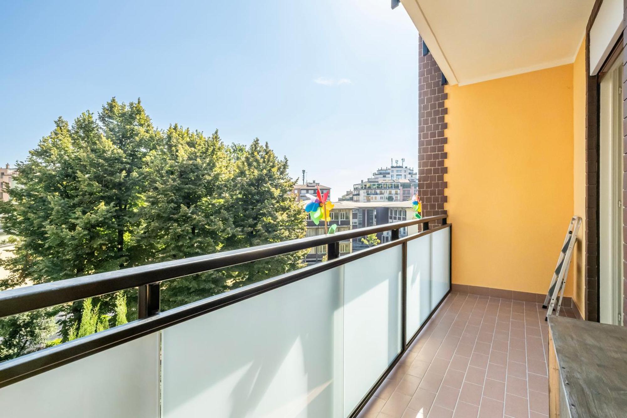 Forlanini M4 Modern With Balconies Apartment