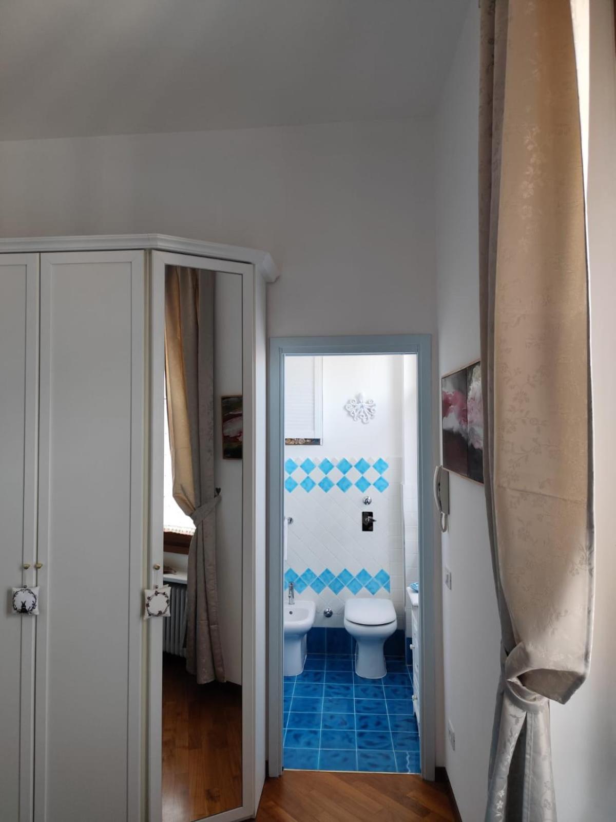 Alice's Apartment *