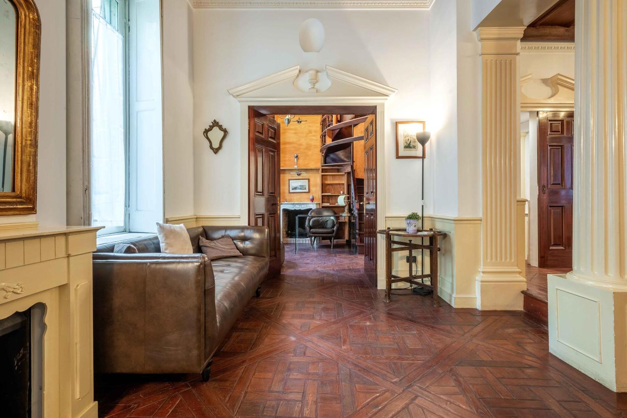 Exclusive 4 Bedrooms Near Duomo Apartamento