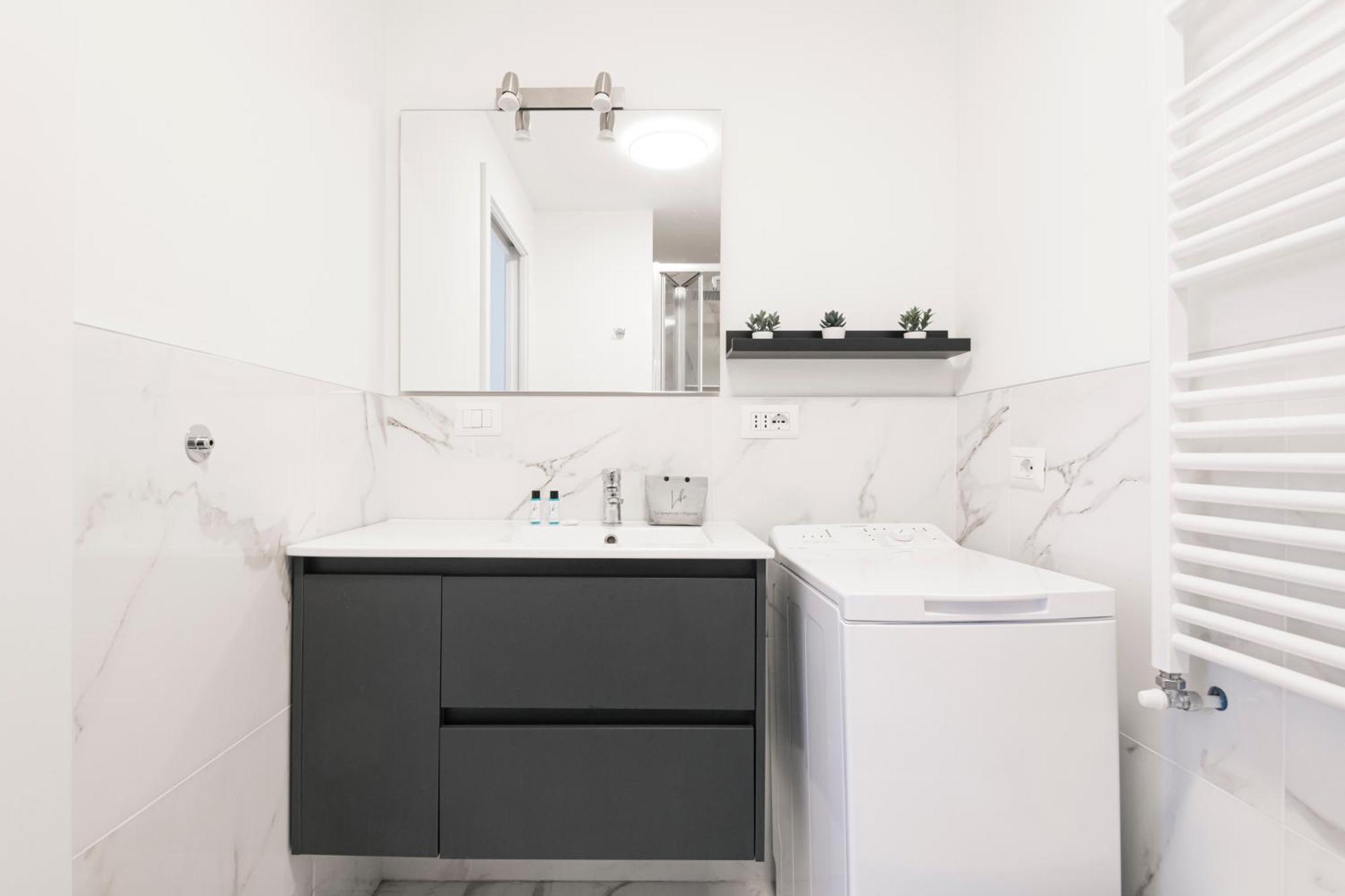 Apartment Easylife - Elegante Moderno E Accogliente - La Tua Oasi In Citta Milan