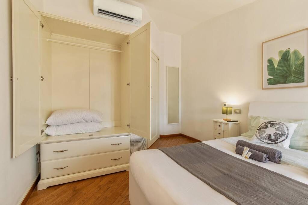 Unique & Strategic Flat, 50m From M4 Station Milão