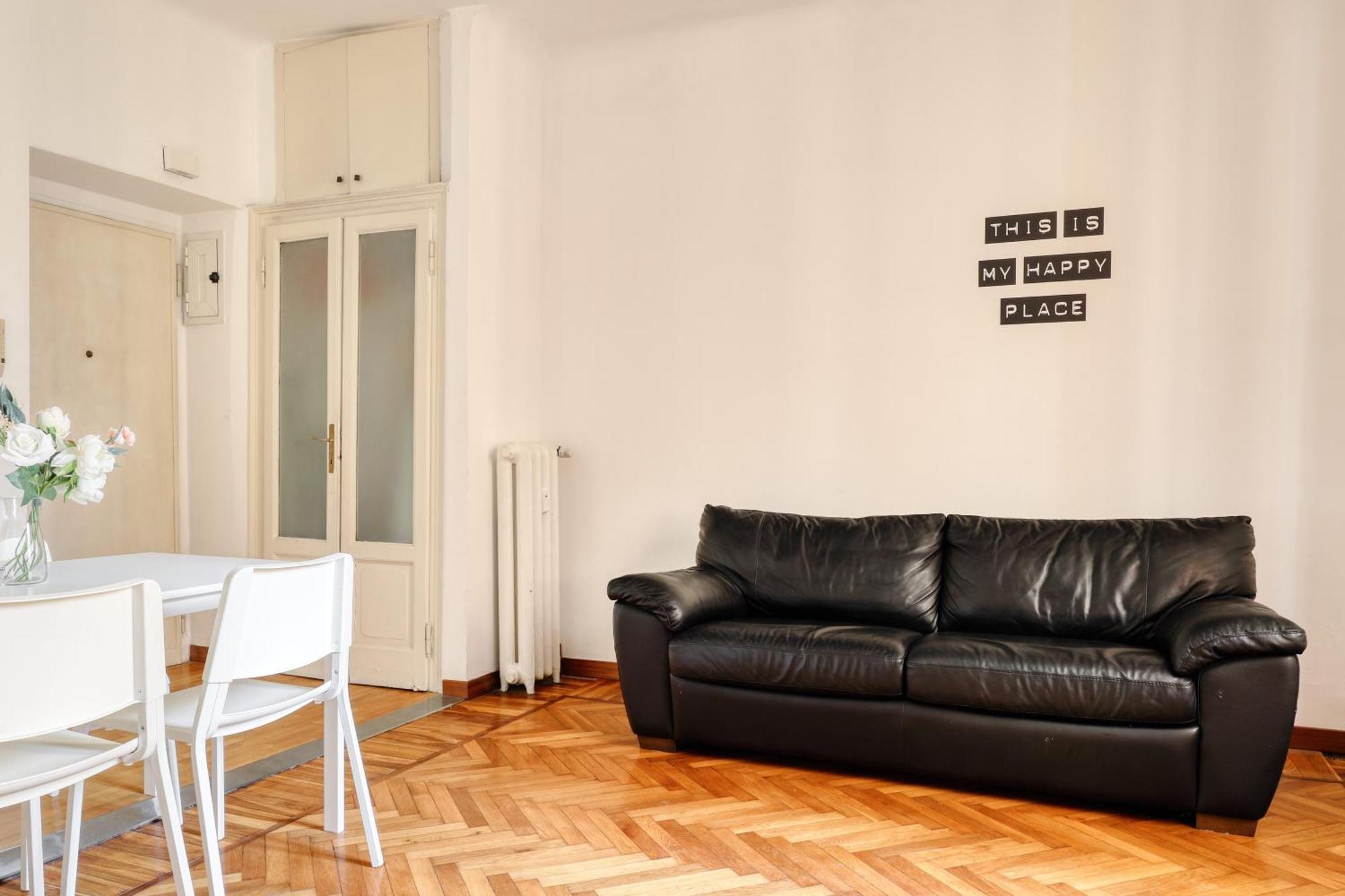 Apartment Joivy Cosy 1br Flat Near Montanelli Gardens Milan