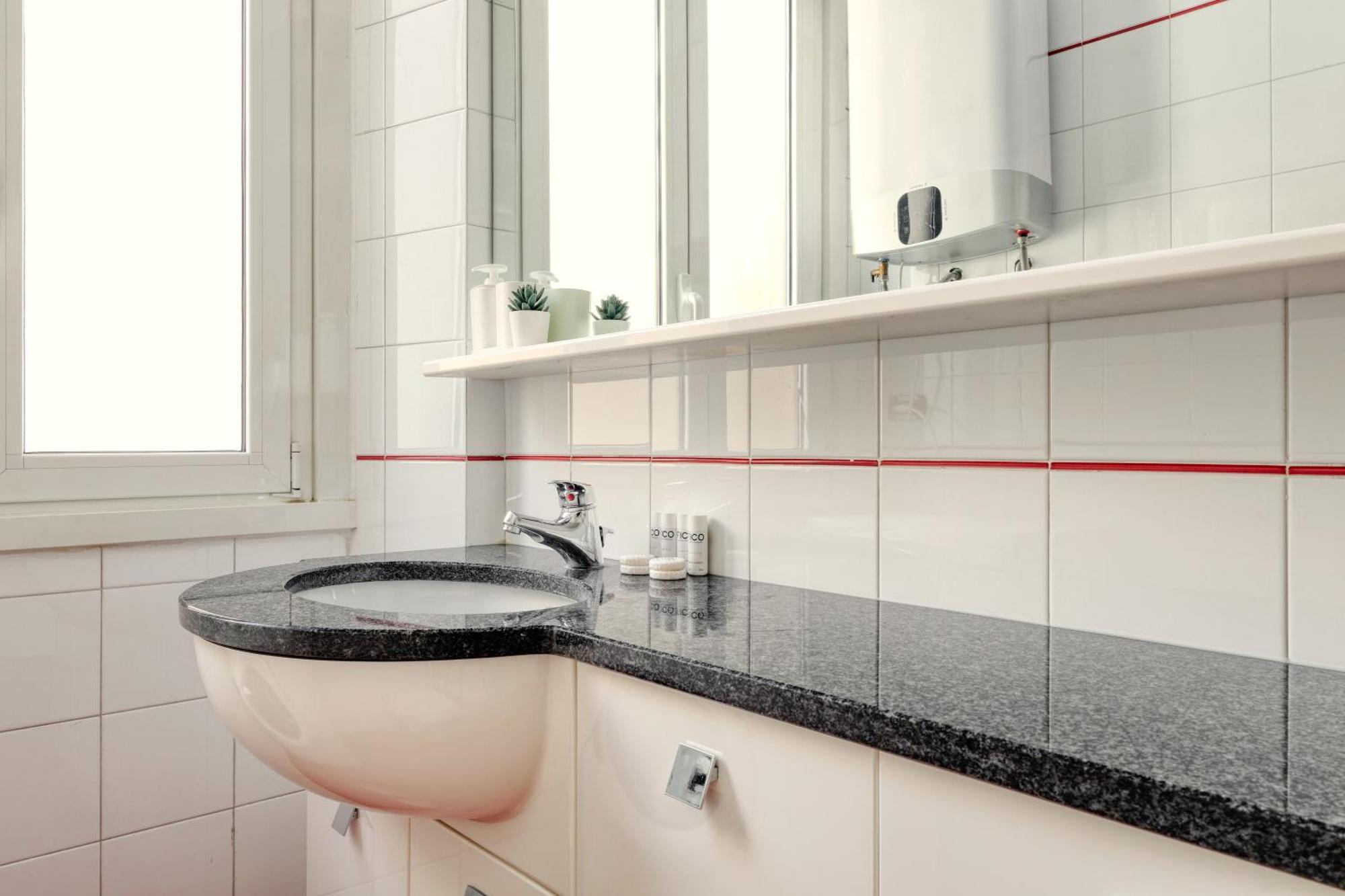 Apartment Joivy Cosy 1br Flat Near Montanelli Gardens