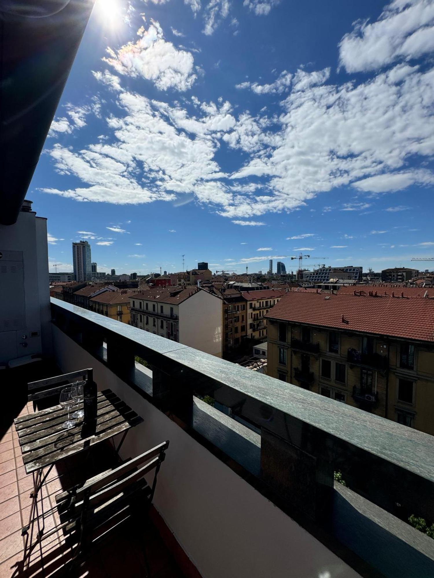 Isola- Attico Con Balcone Apartment Milan