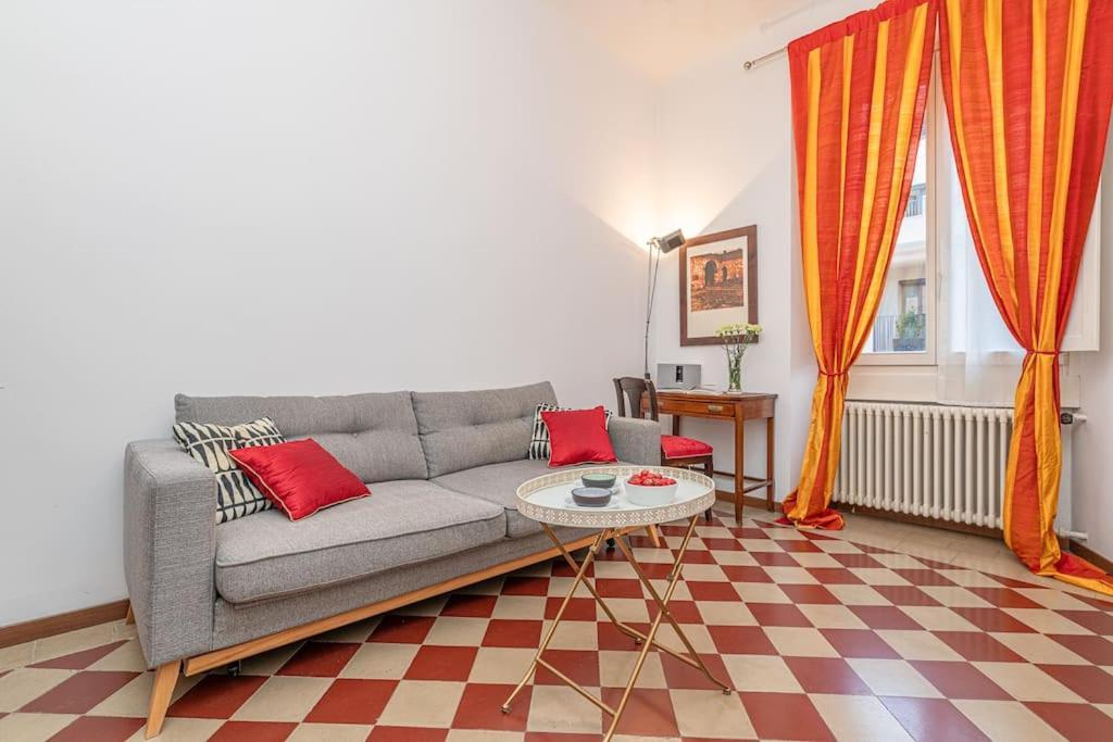 La Casa Di Ross * Milan