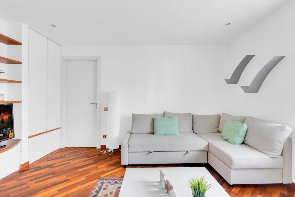 E Luminoso-4 Persone-metro M2 E Navigli Apartamento *