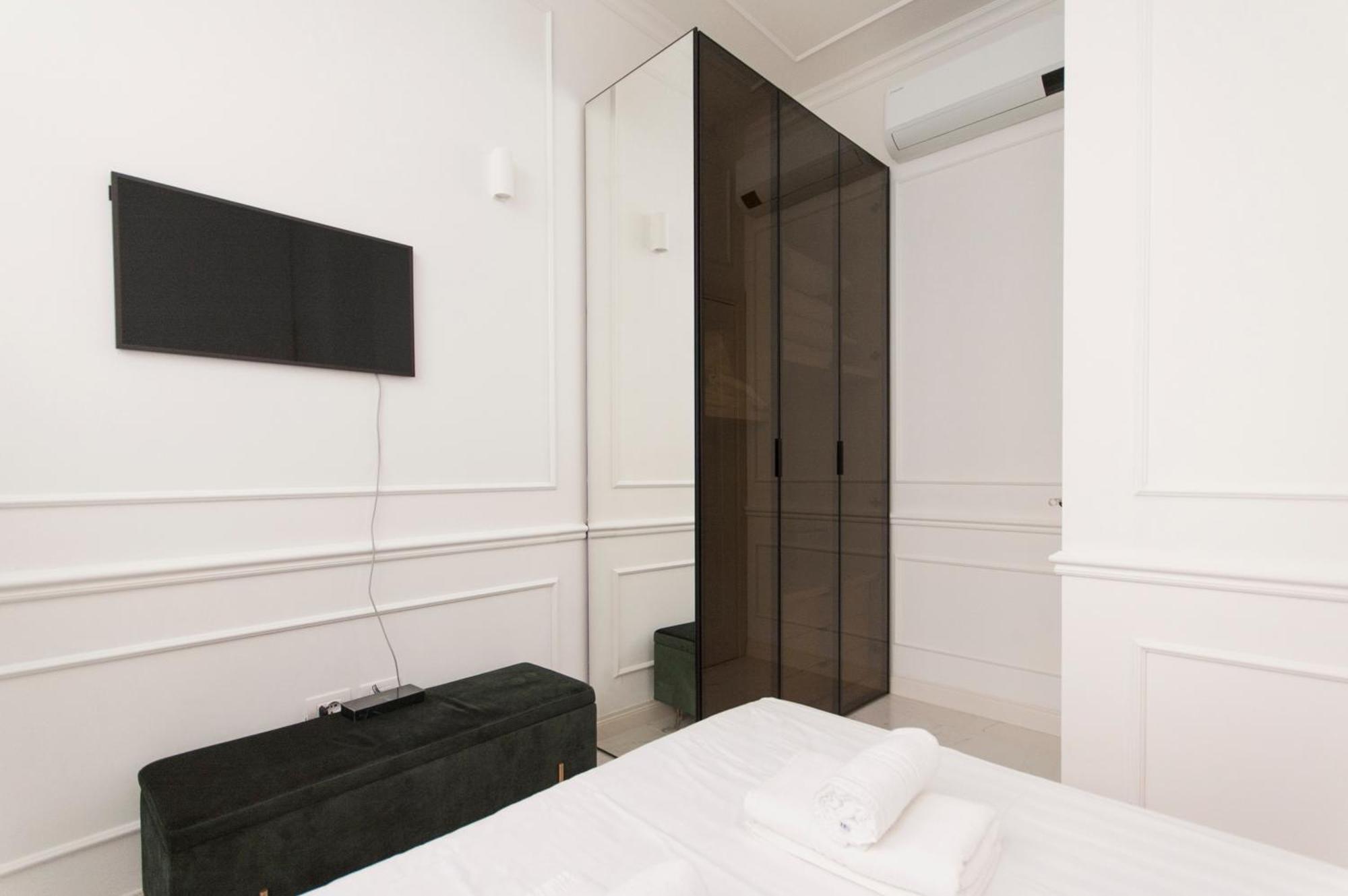 Youhosty - Mascagni 20 * Milano
