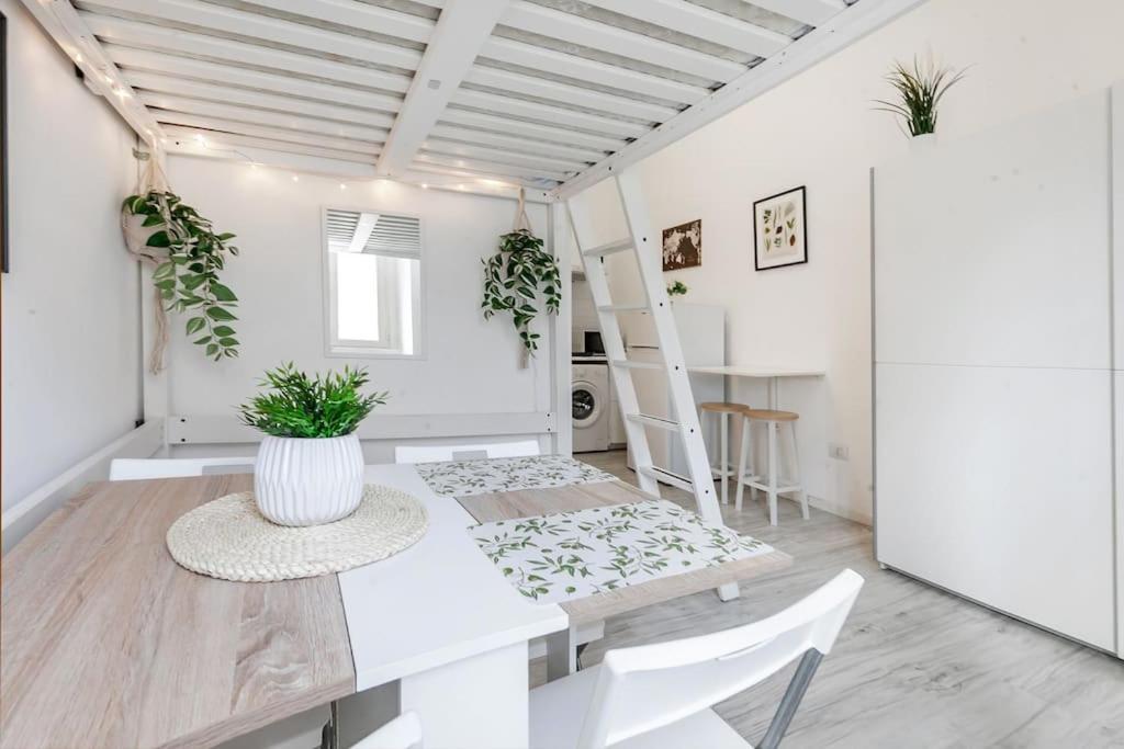 Whitenest - Loft With A Chic Vibe Apartment