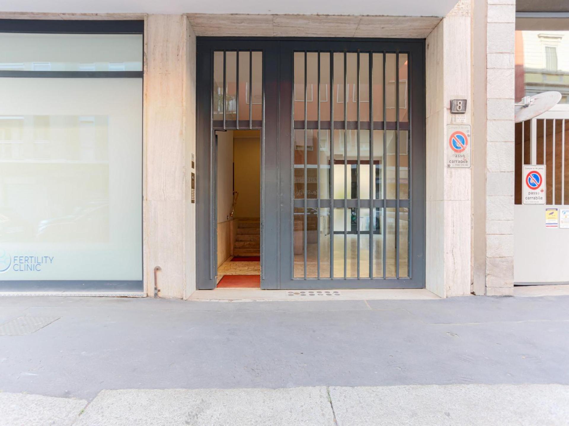 The Rent - Spacious And Renovated Multi-room In The Missori Area Milan