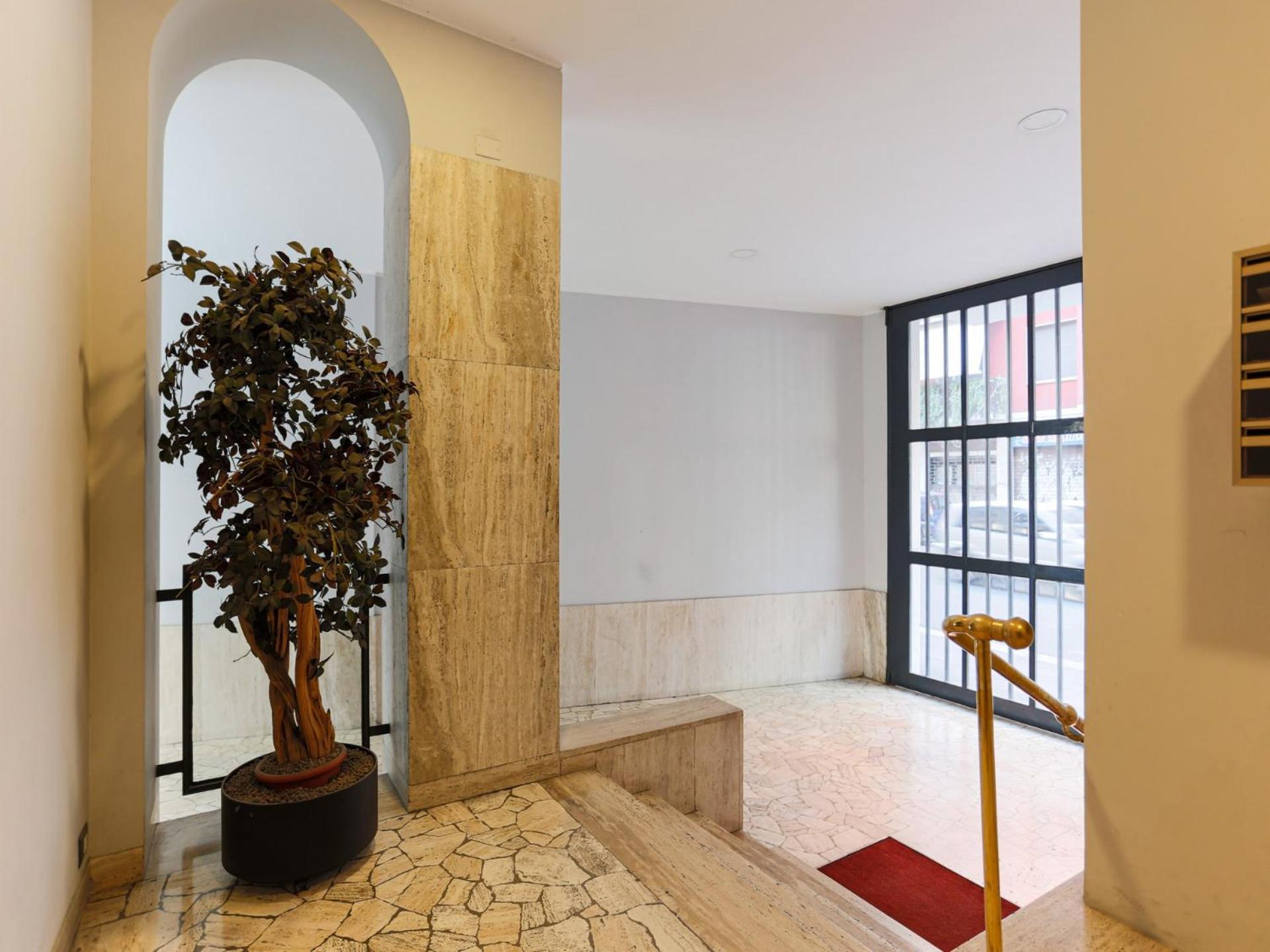 Apartment The Rent - Spacious And Renovated Multi-room In The Missori Area Milan