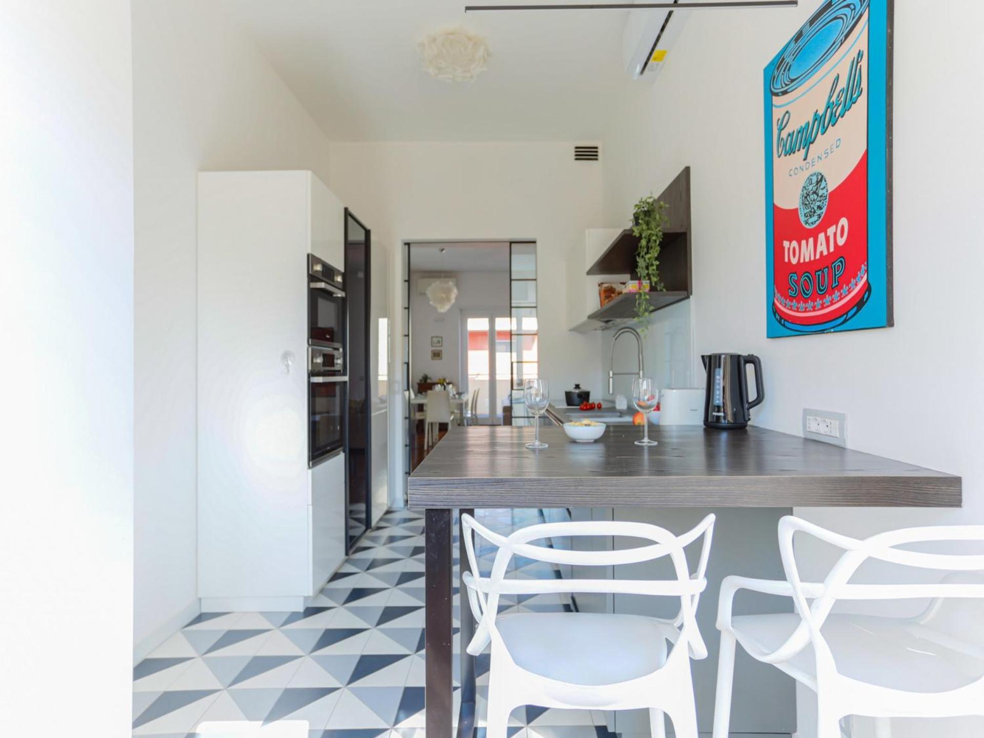 The Rent - Spacious And Renovated Multi-room In The Missori Area Milan