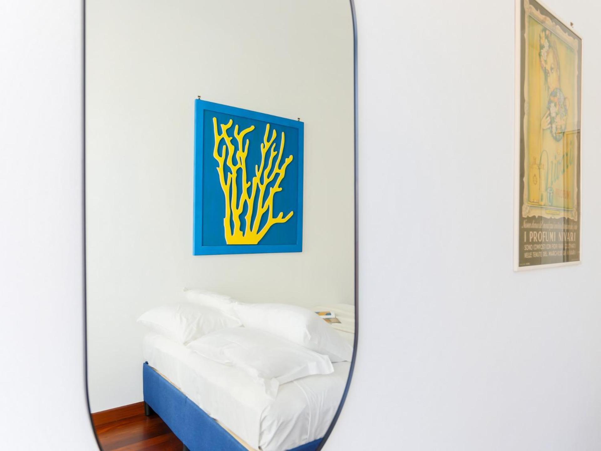 The Rent - Spacious And Renovated Multi-room In The Missori Area Apartment Milan