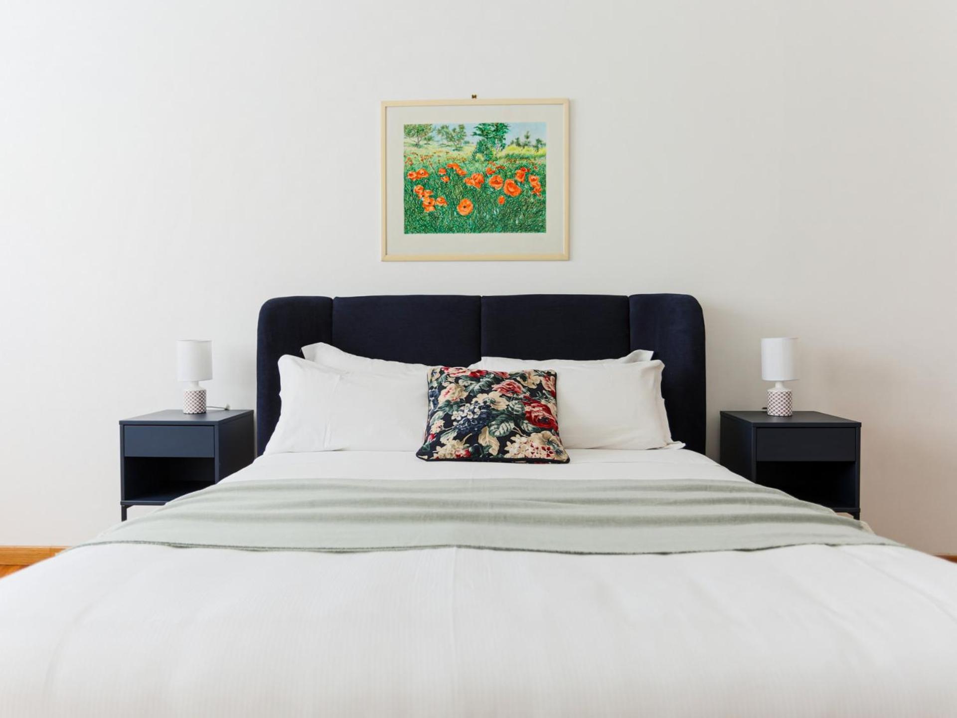 The Rent - Spacious And Renovated Multi-room In The Missori Area Apartment Milan