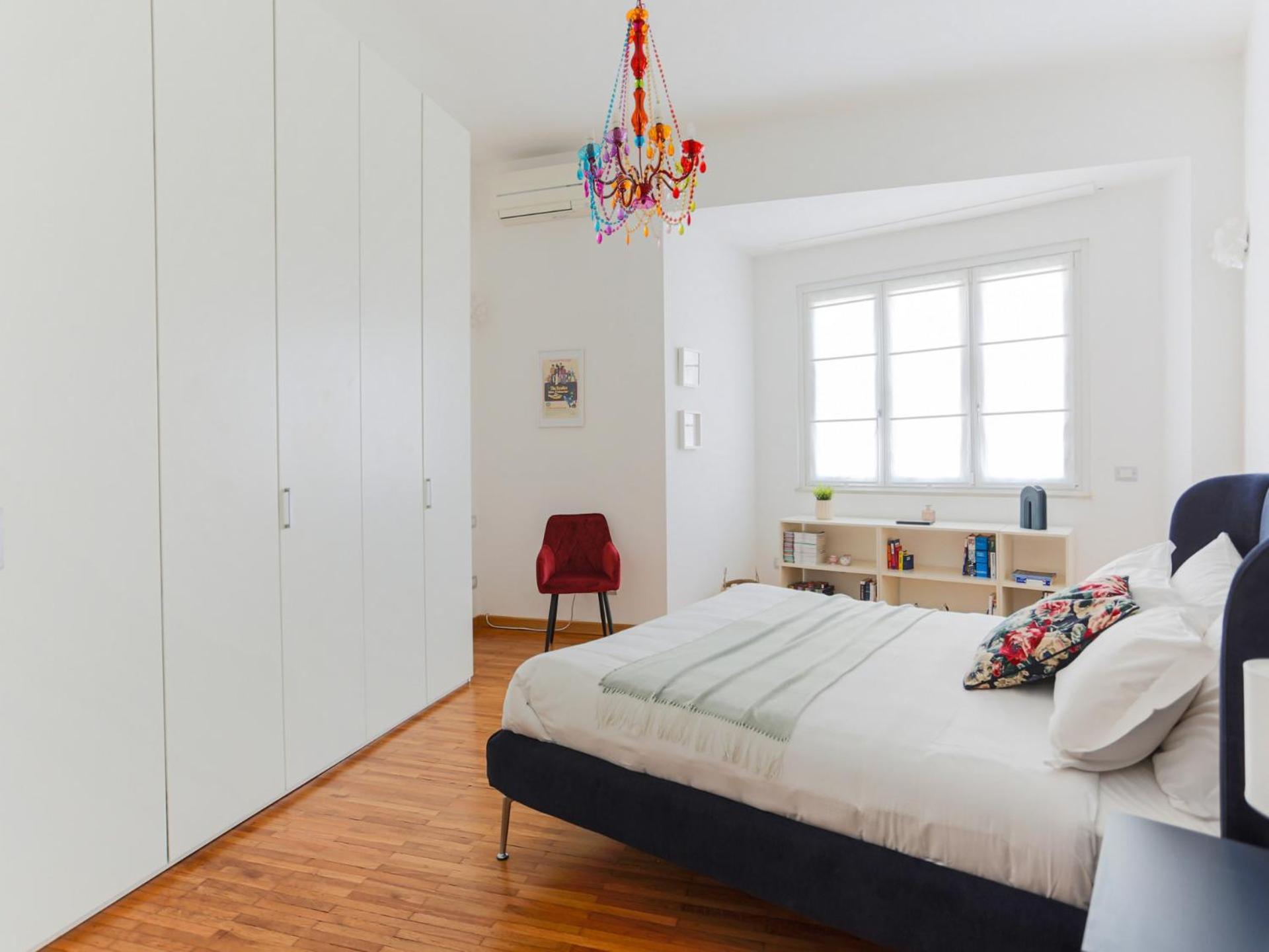 The Rent - Spacious And Renovated Multi-room In The Missori Area Apartment