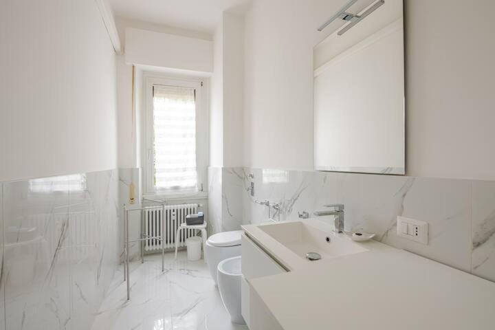 Apartment Like At - Vicino M1 Rossa, Duomo, Con Parcheggio Privato Milan