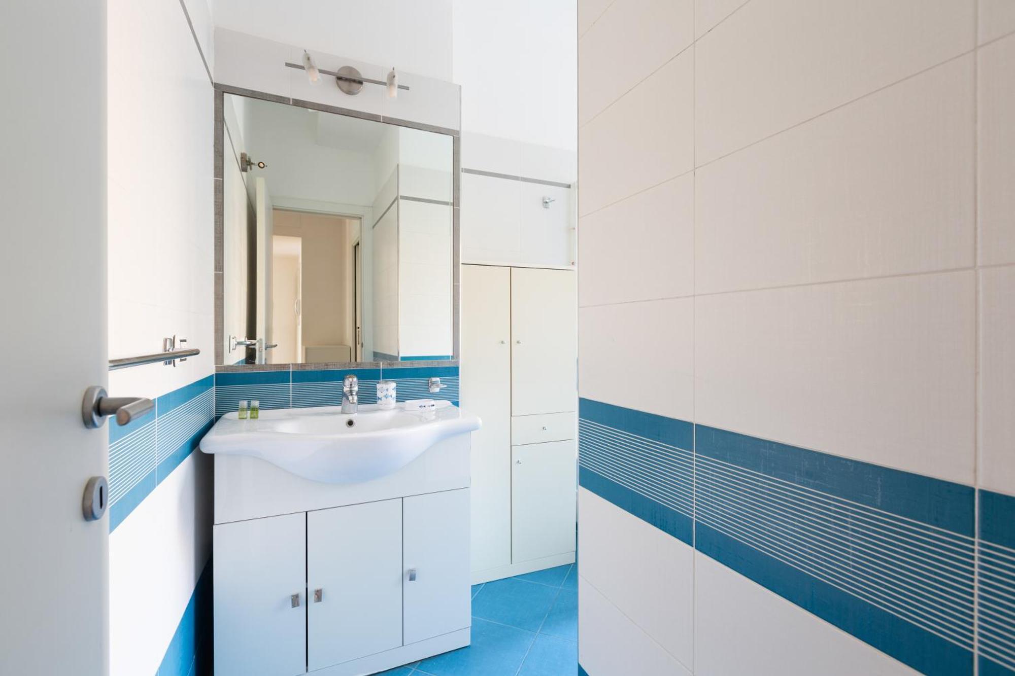 Irnerio- Washington Balcony Apartment Milan