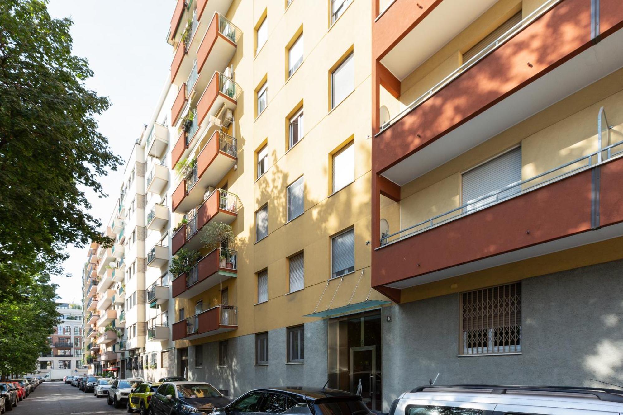 Irnerio- Washington Balcony