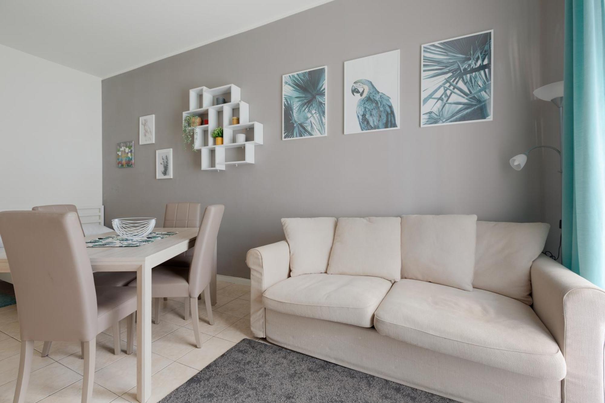 M1 Gambara Balcony Apartment *