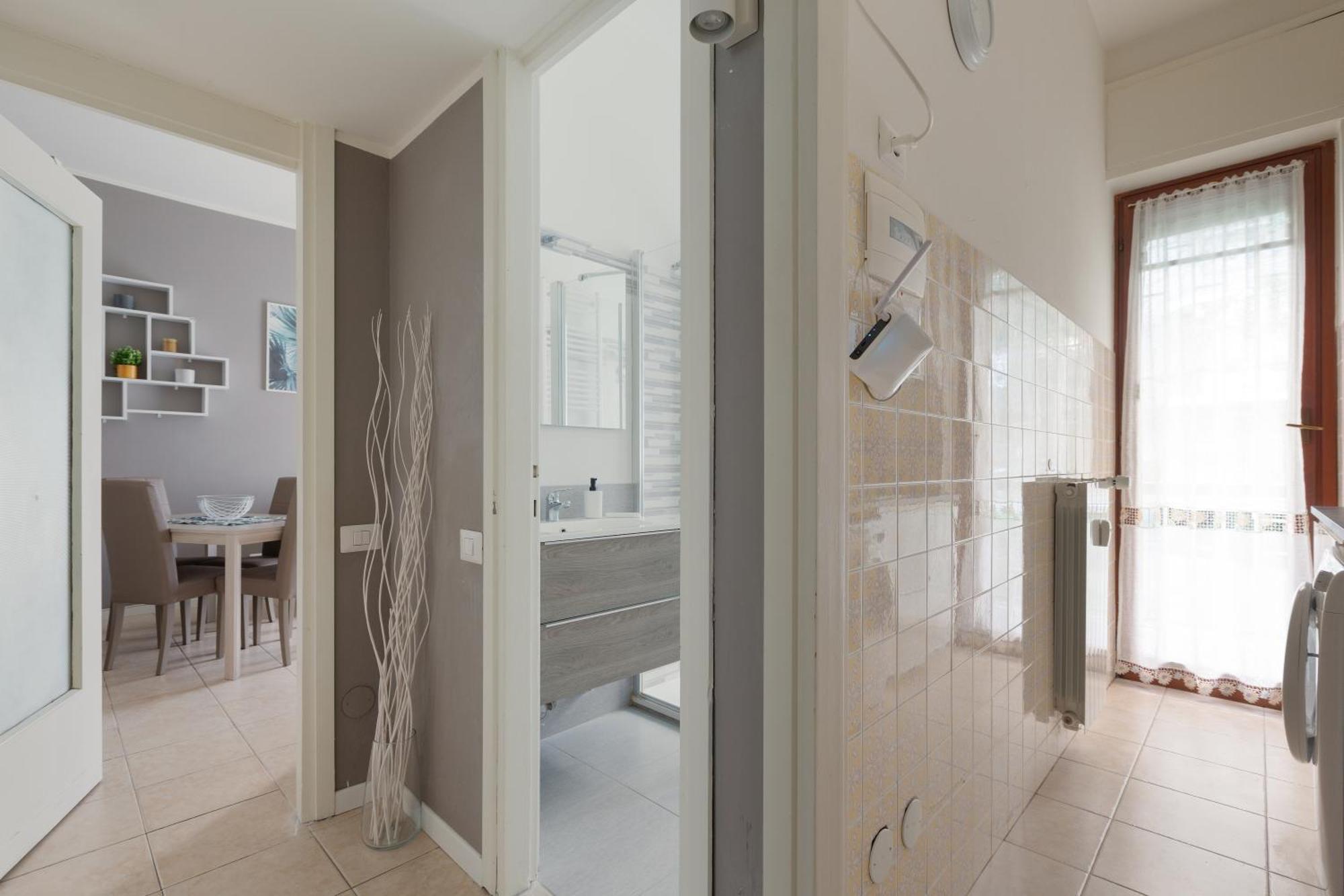 M1 Gambara Balcony Apartment *