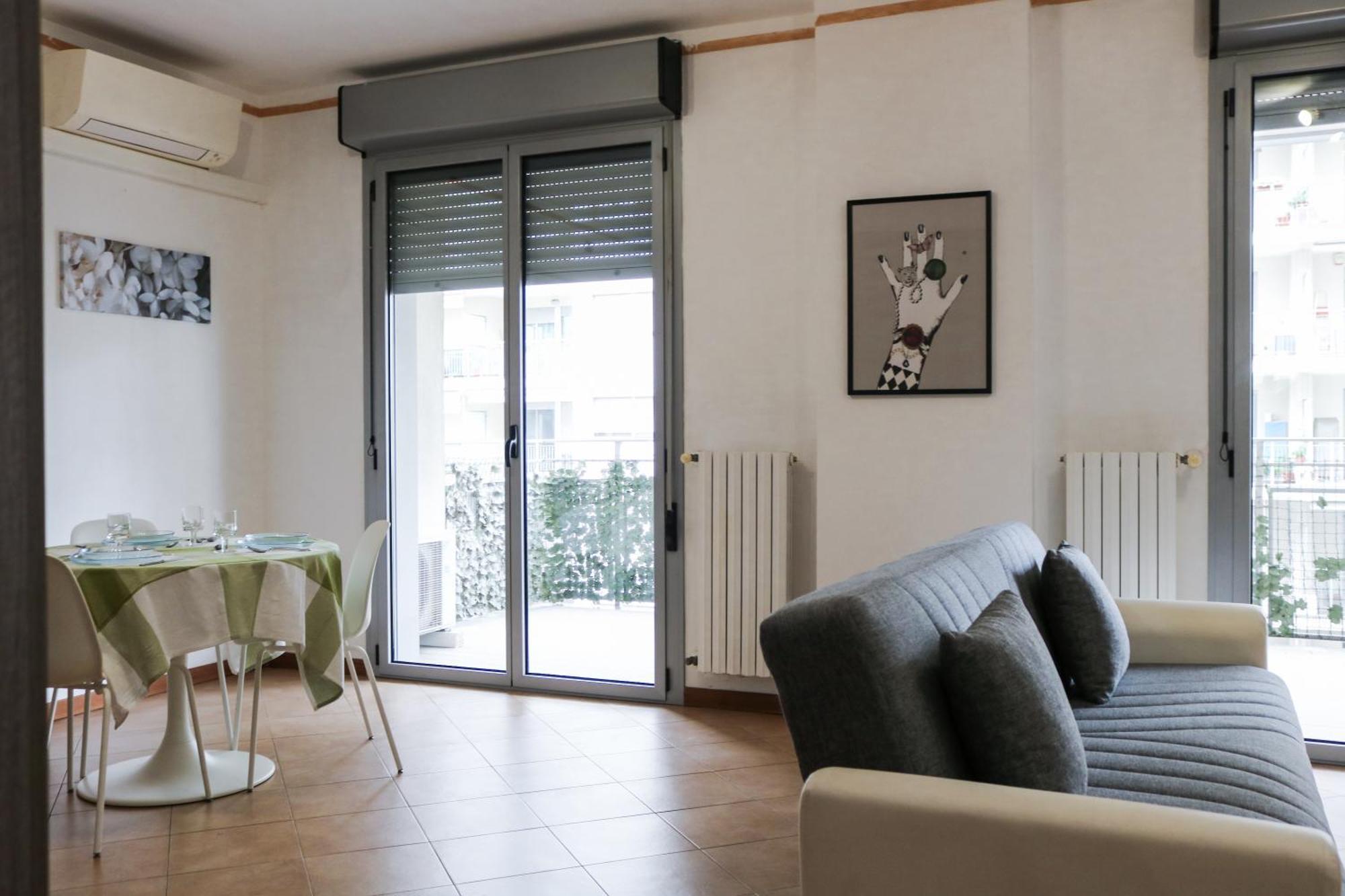 Urban Balcony Hideaway - 3 People Apartment *