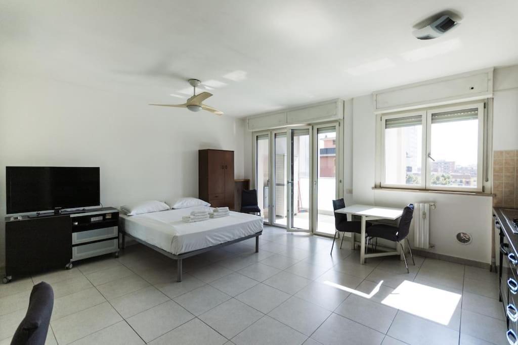 Apartment Youhosty - Trasimeno 40 Milan