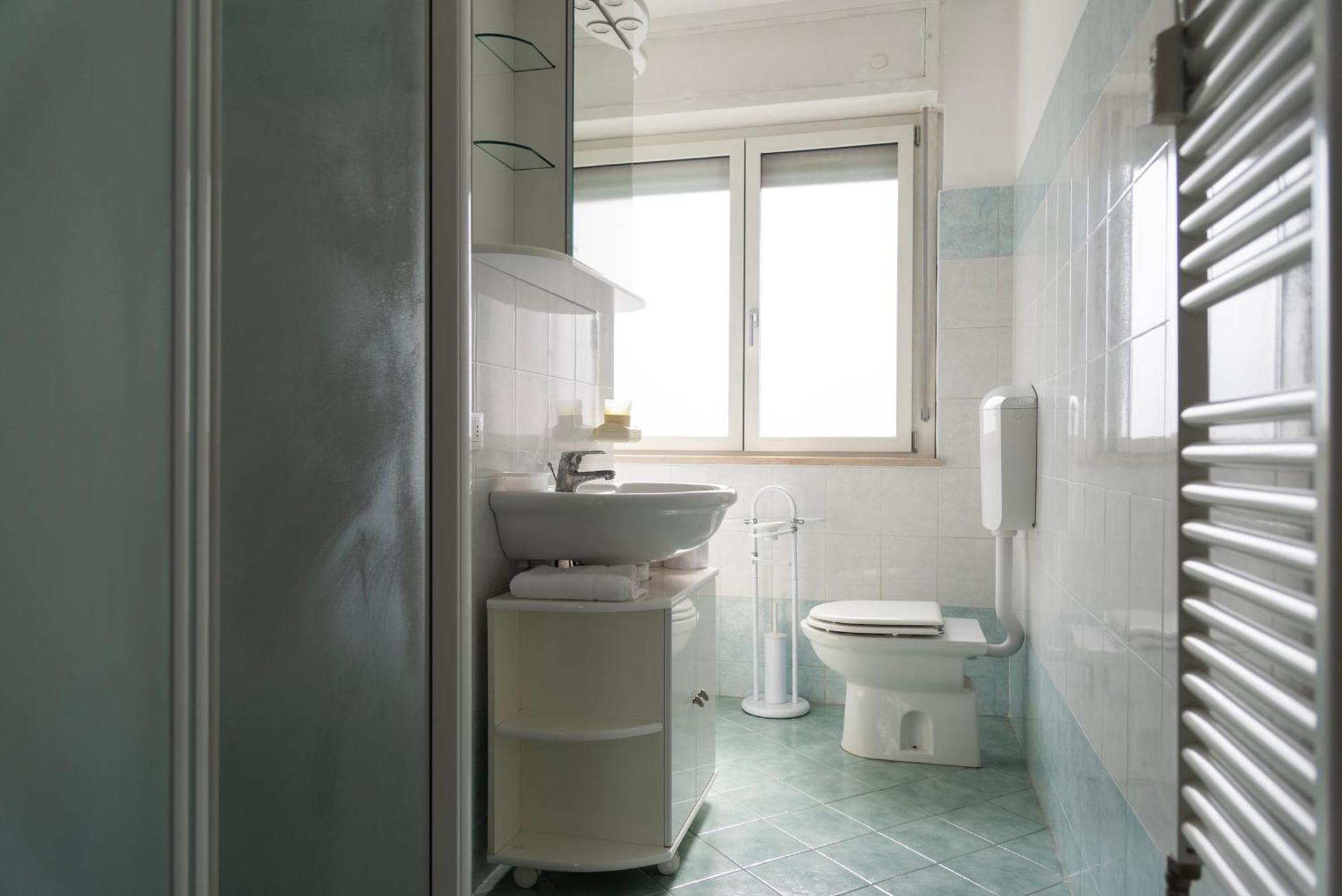 Youhosty - Trasimeno 40 * Milan
