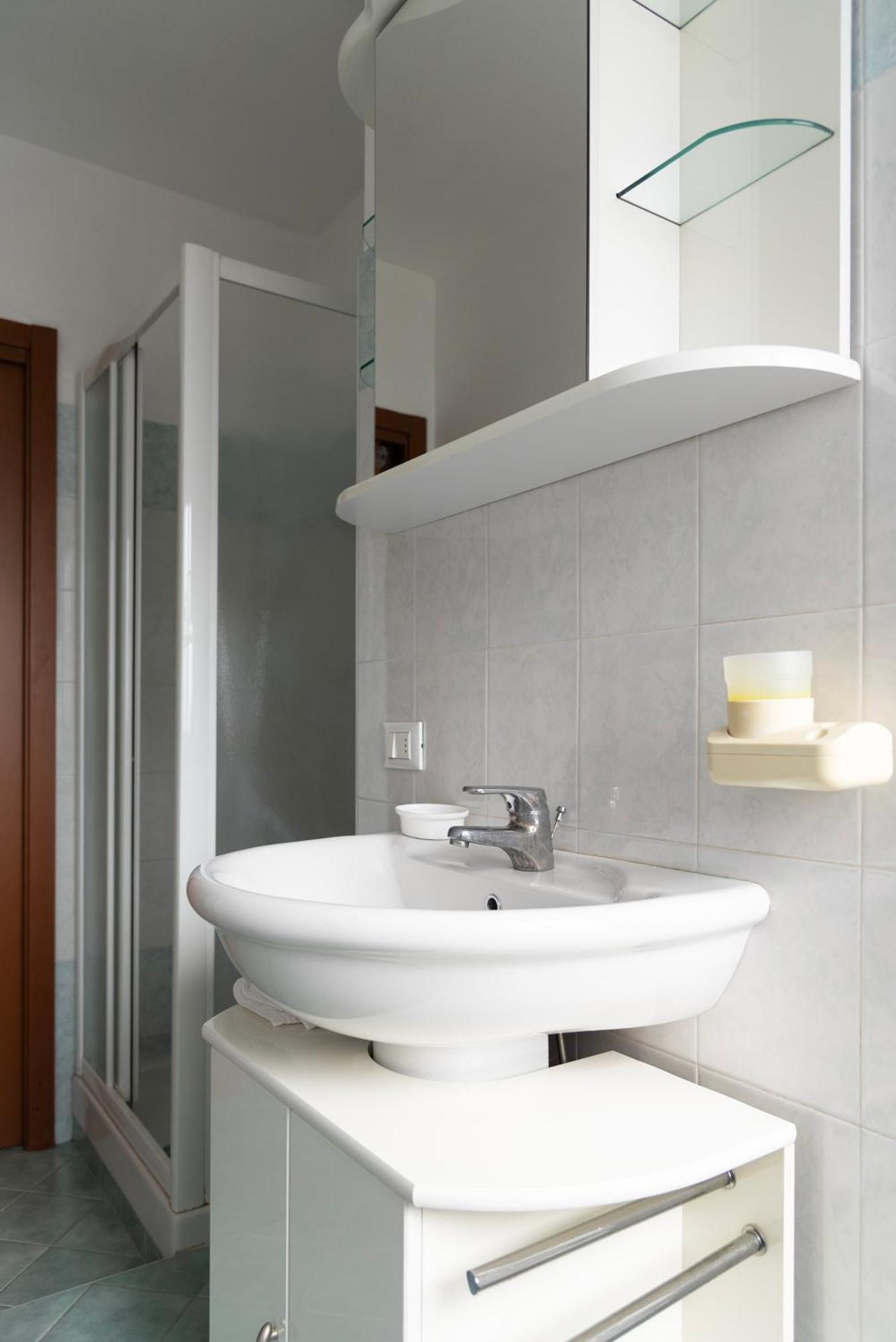 Apartment Youhosty - Trasimeno 40 Milan
