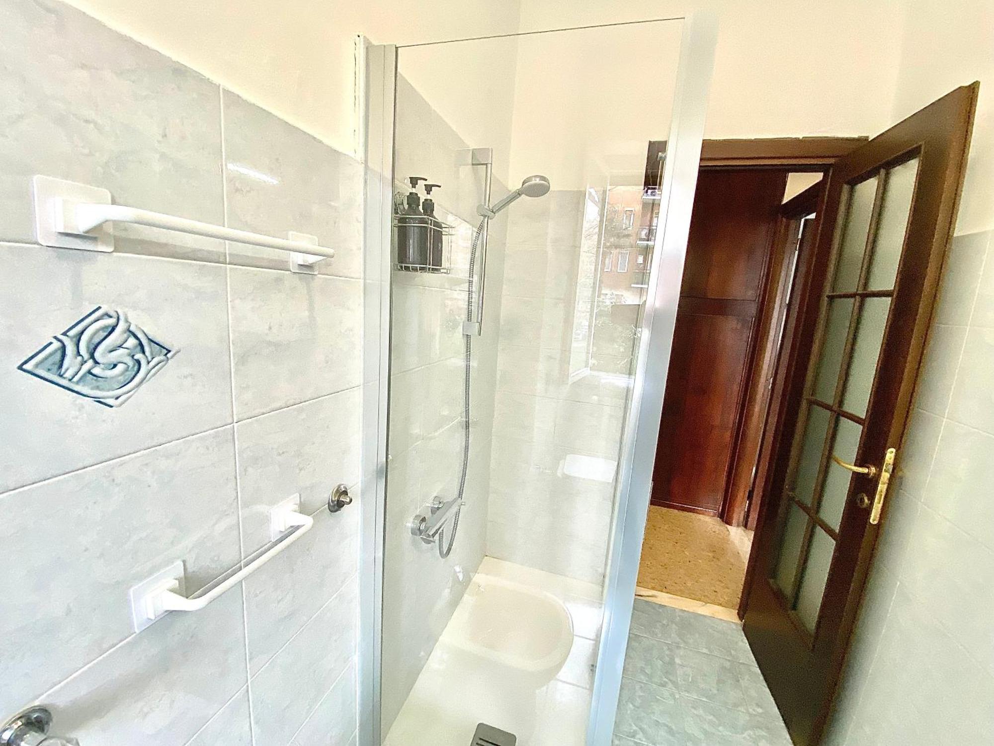Appartamento Famagosta Home, Navigli Style, Accanto A Metropolitana M2 Verde, Confortevole E Spazioso Per Gruppi O Famiglie