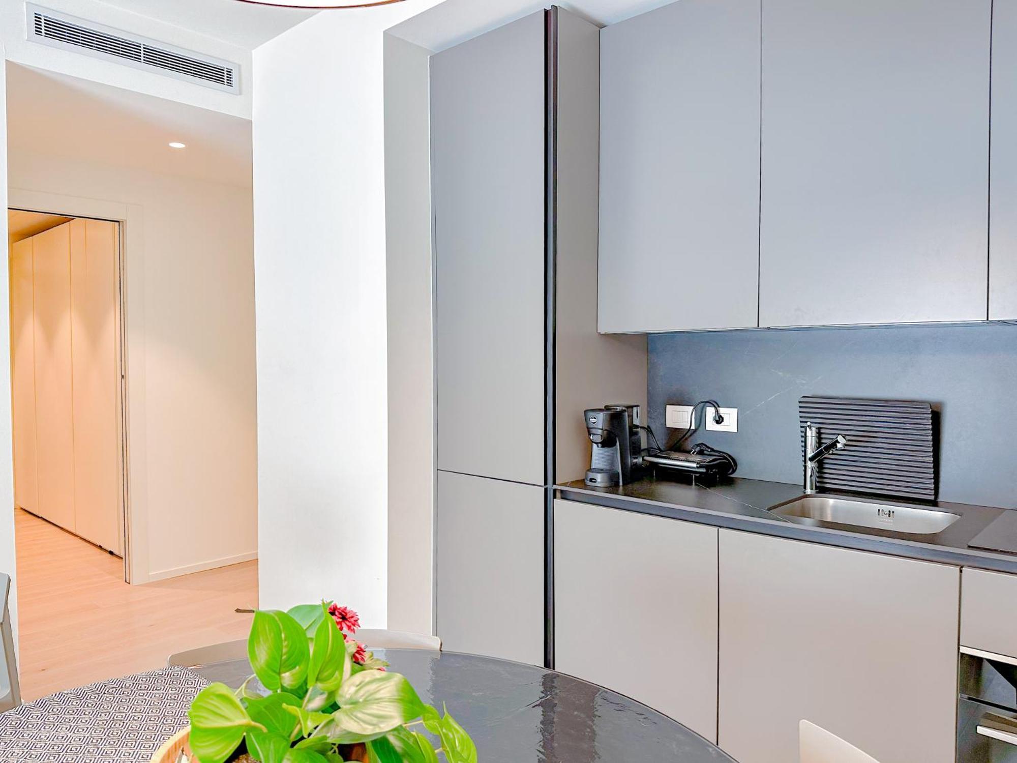 Menotti 11 - 15 Min Dal Duomo Apartment Milan