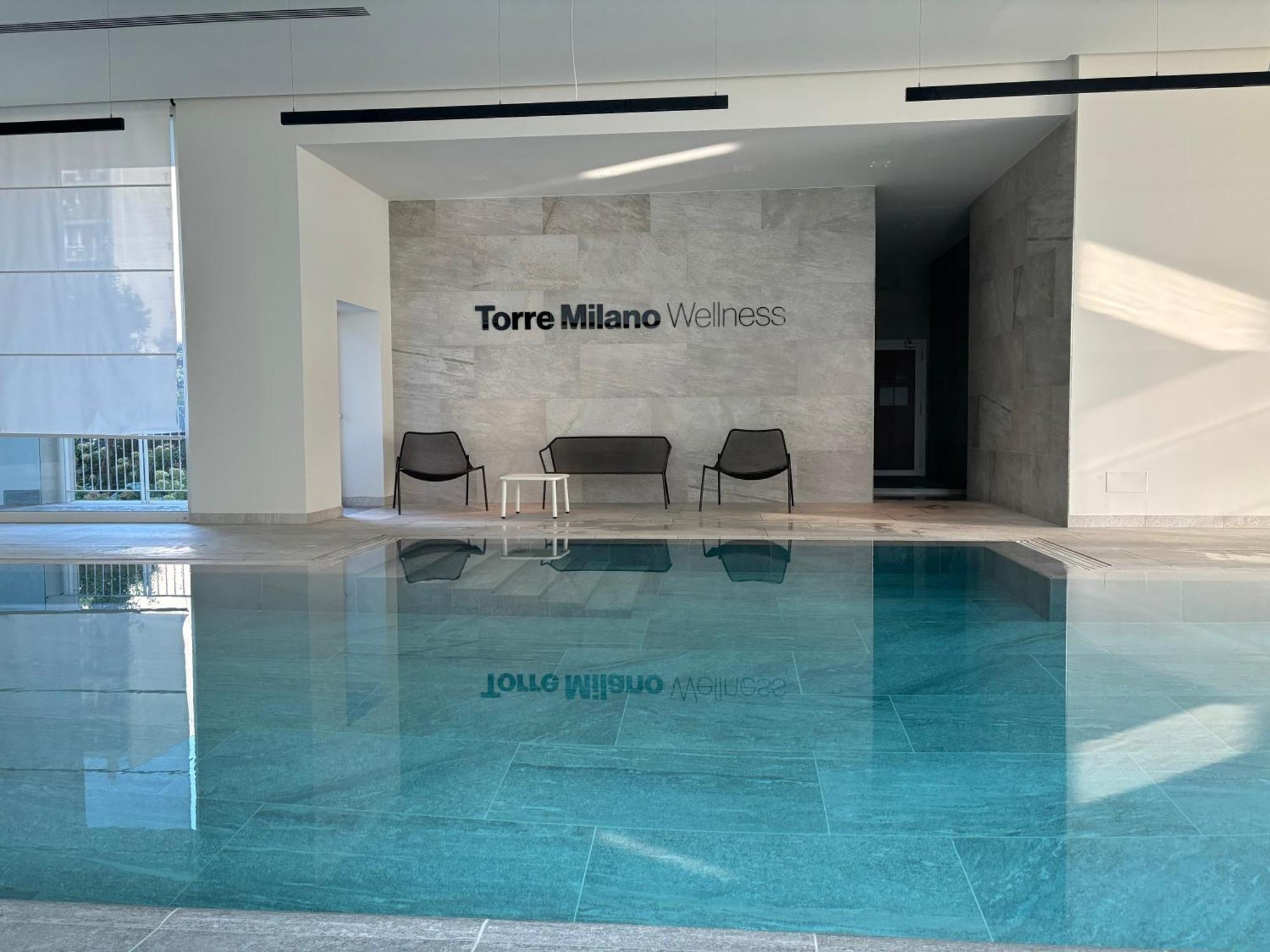 Apartment Torre Skyview Gym Pool & Rooftop Milan