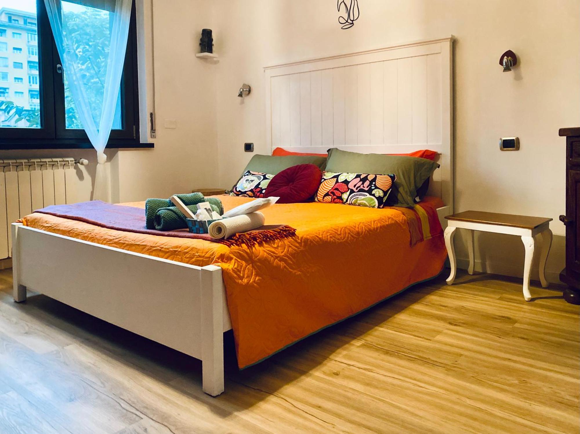 The Luxory Cat Bed & Breakfast Milano