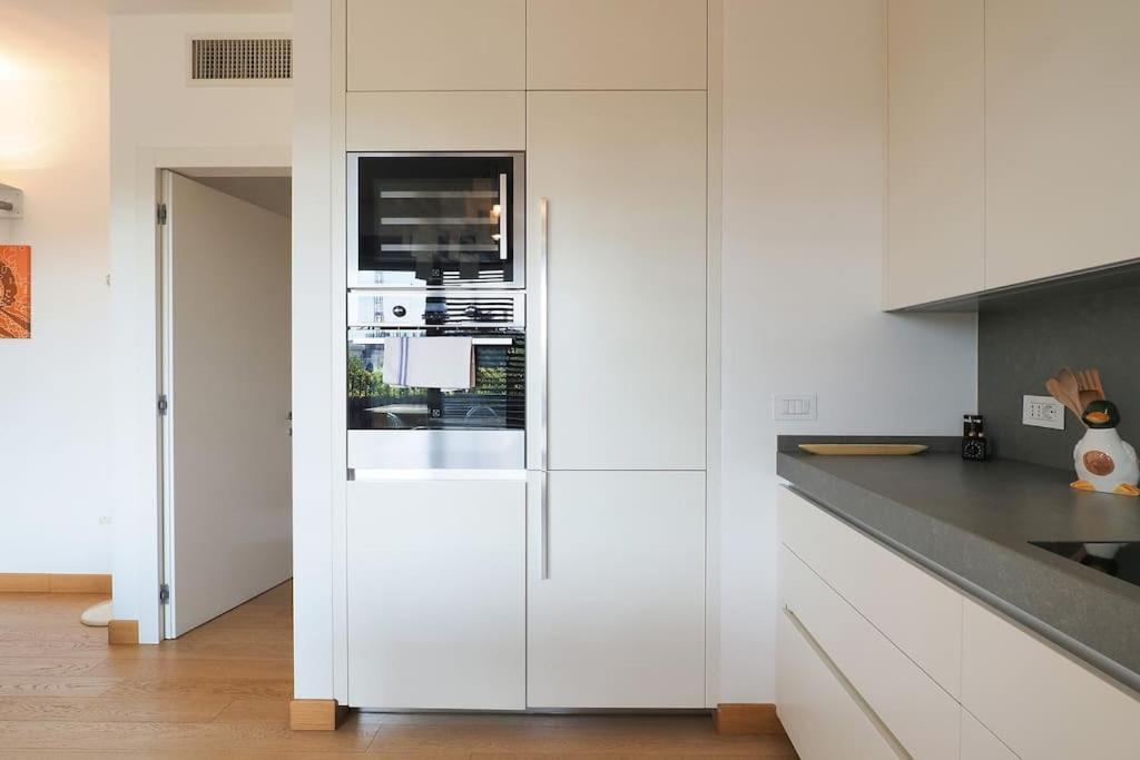Contempora - Elegante Trilocale In Citylife - Boezio 20 * Milan