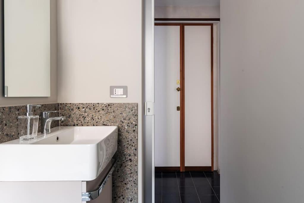 Casa Dina - Monolocale Washington De Angeli * Milano