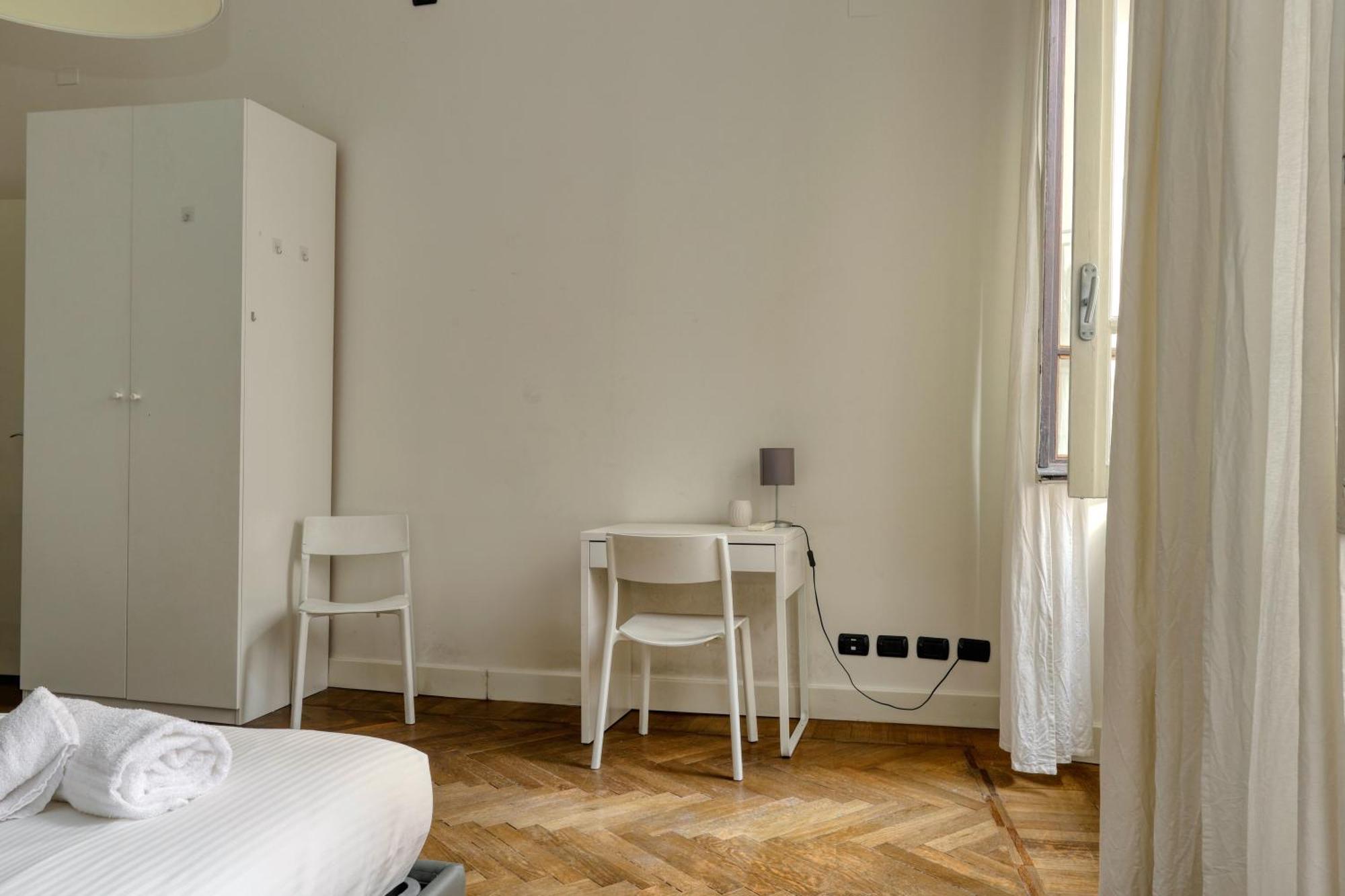 Chic Joivy Flats In The Centre Milan