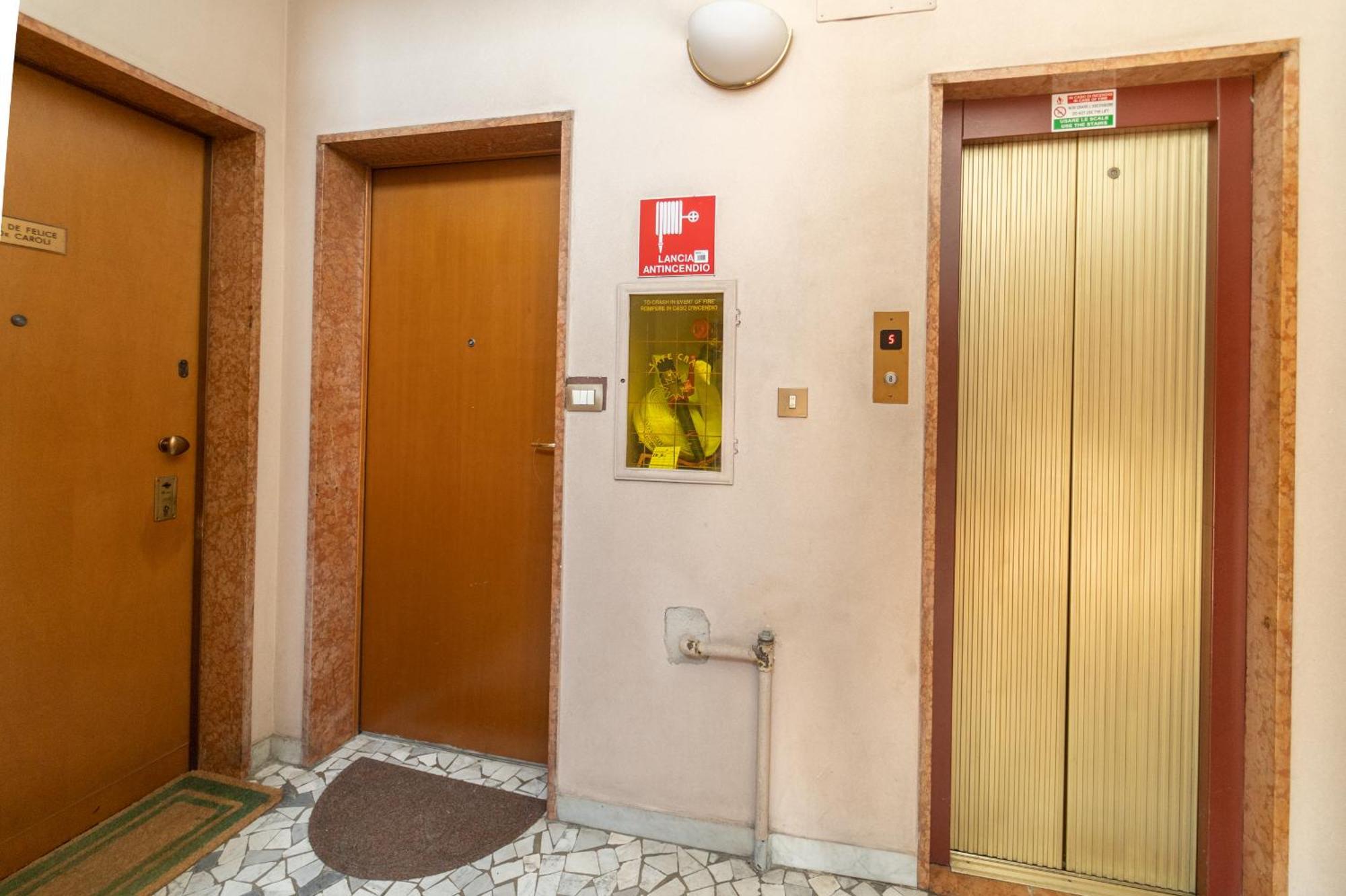 Nelly Apartment *