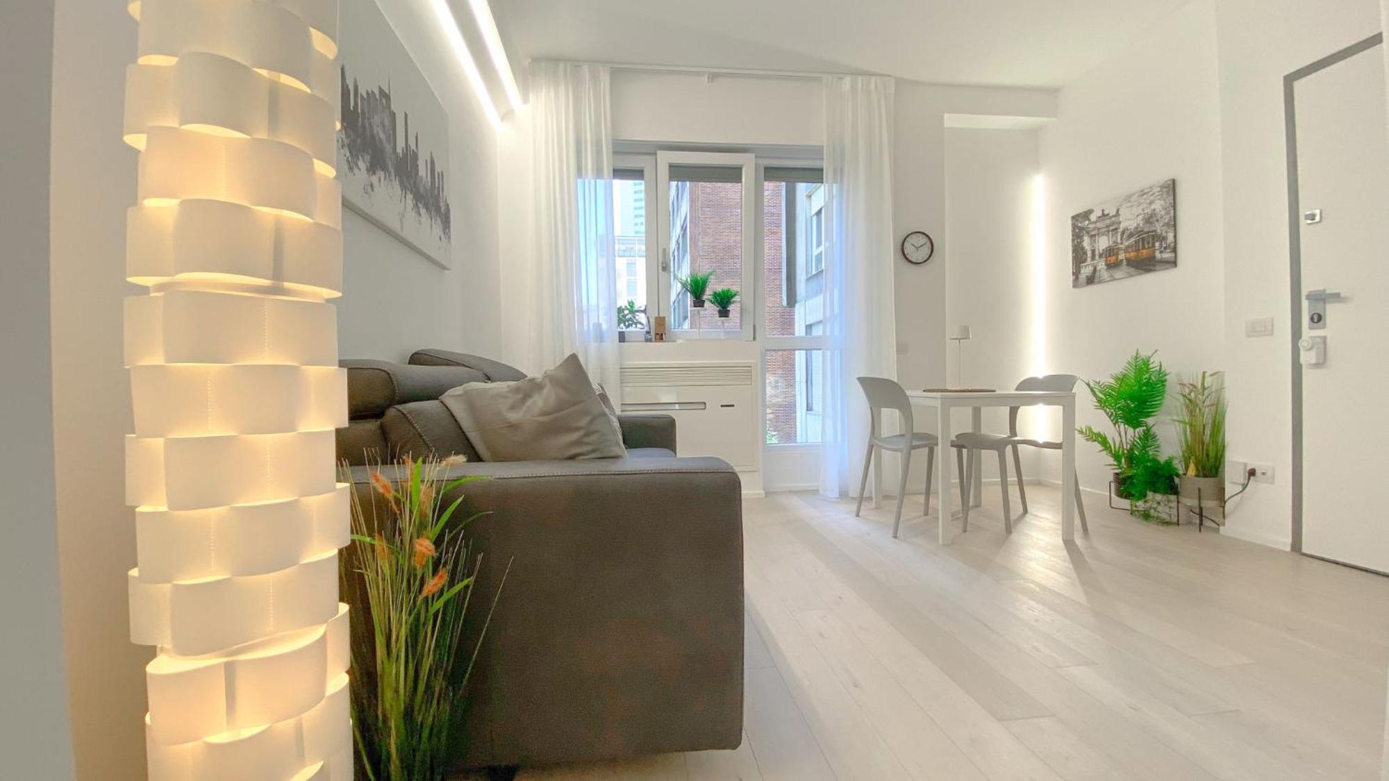 Apartment Cardano - 5 Min From Station